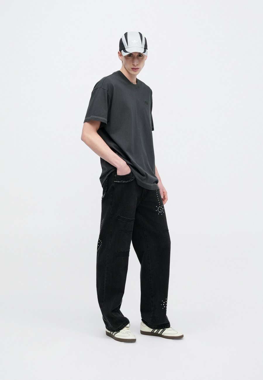 Футболка Adidas Originals GRAPHIC TEE, Anthracite — фото 3