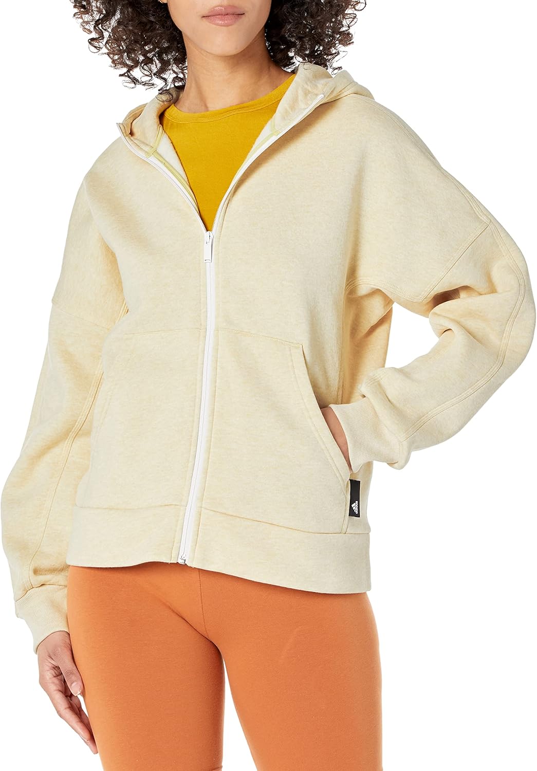 

adidas Женская студийная худи на молнии из флиса, Botanic Beige Melange