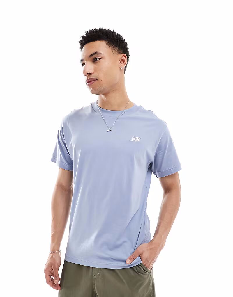 

Футболка New Balance Sport Essentials из хлопка синего цвета