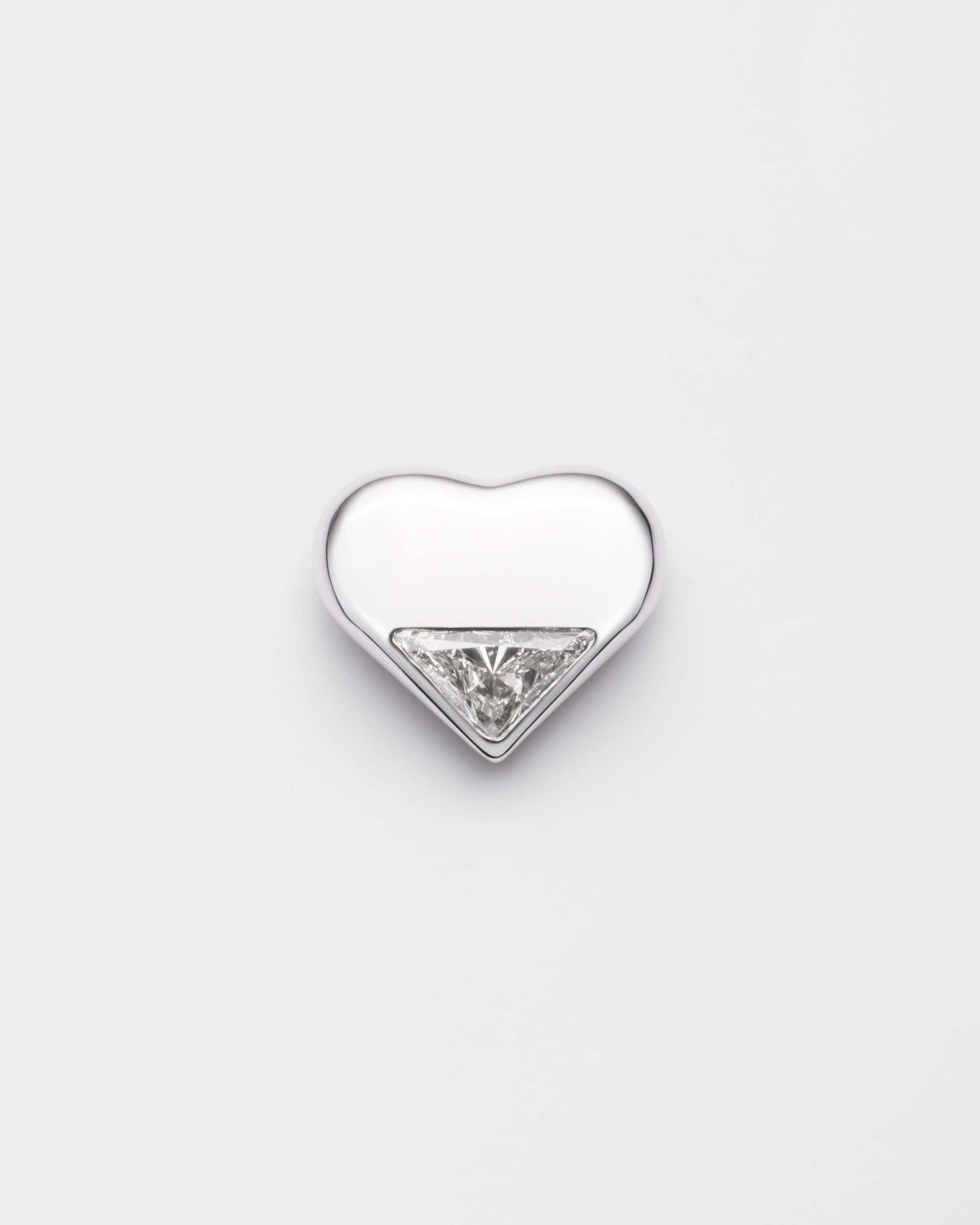 

Одиночная серьга Eternal Gold Nano Heart из белого золота с выращенным в лаборатории бриллиантом Prada, серебряный