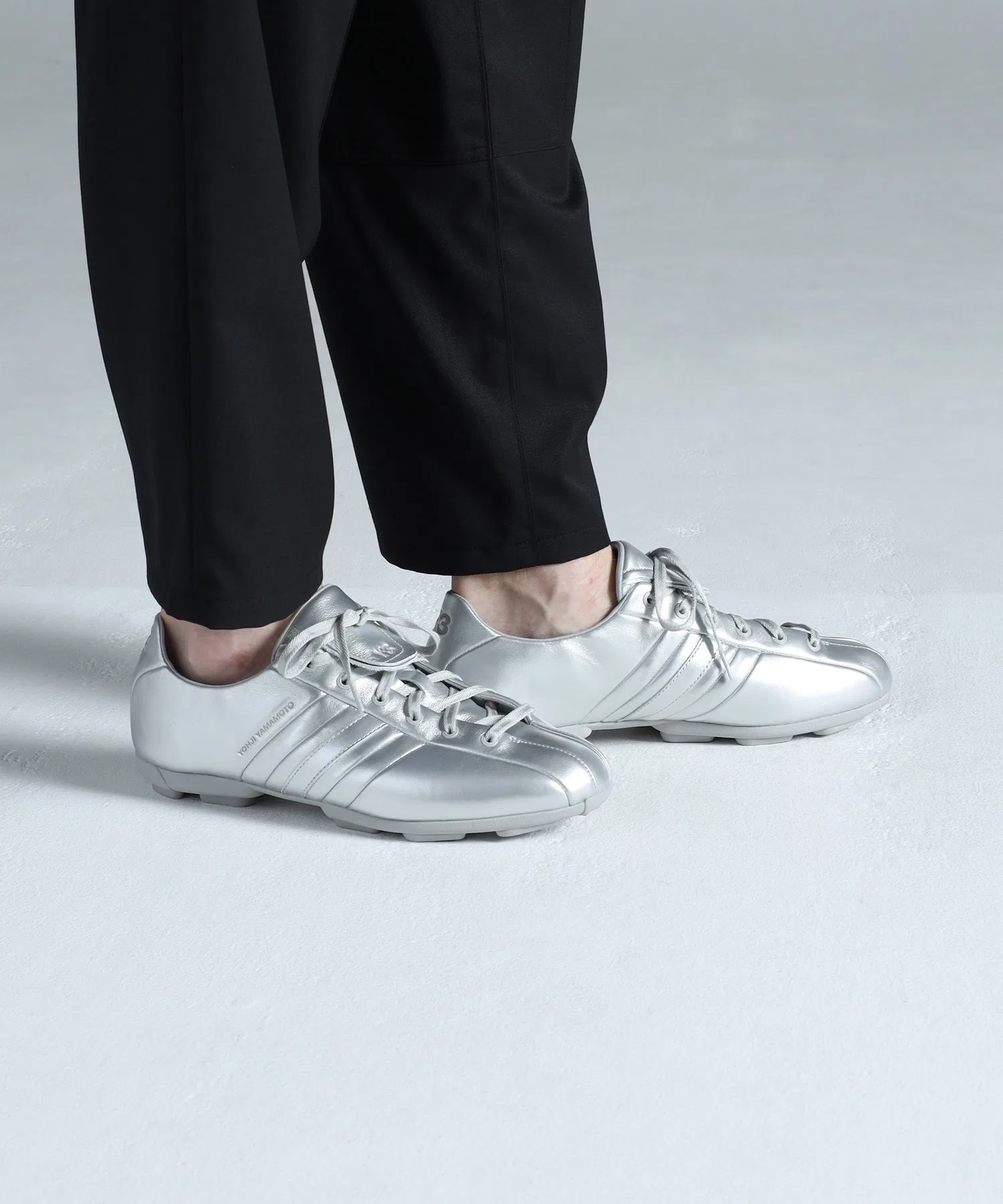 Унисекс кроссовки Y-3 FIELD из кожи серебряные — фото 2