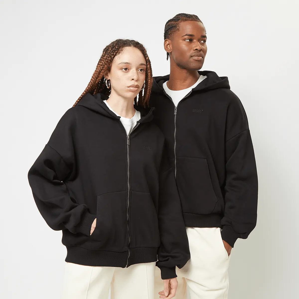 

Худи SNIPES Small Logo Essential Oversized Zip, черный