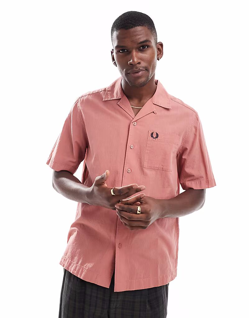 

Рубашка Fred Perry легкая с воротником-стойкой розового цвета