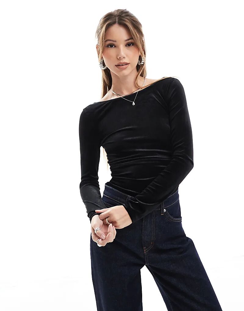 

Боди из бархата с длинными рукавами черного цвета Pull&Bear