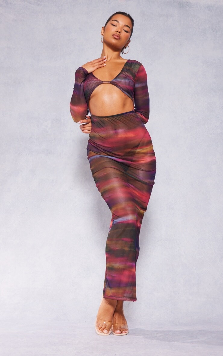 

PrettyLittleThing Сетчатое платье макси с разноцветным абстрактным принтом и вырезами с длинными рукавами