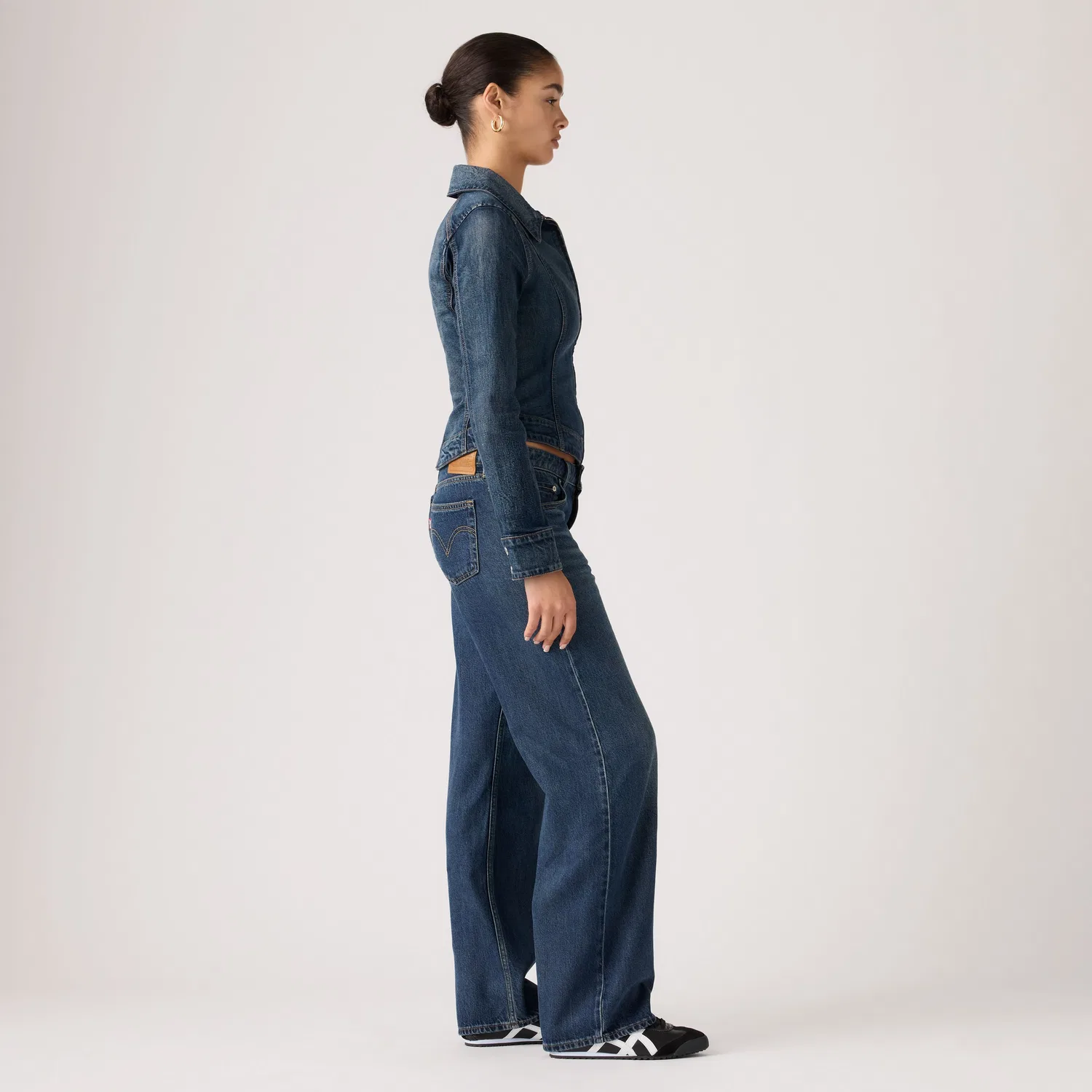 Женские джинсы свободного кроя с низкой посадкой и легкой посадкой Levi's, Medium Wash — фото 4