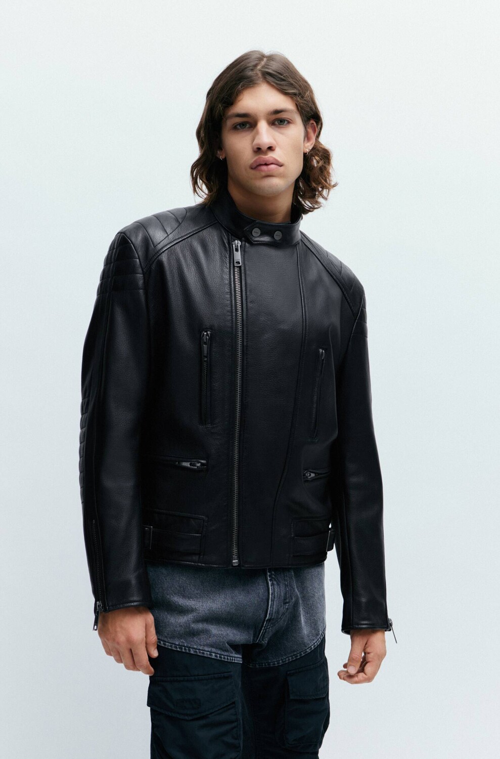 

Кожаная куртка HUGO Lewis Regular Fit, черный
