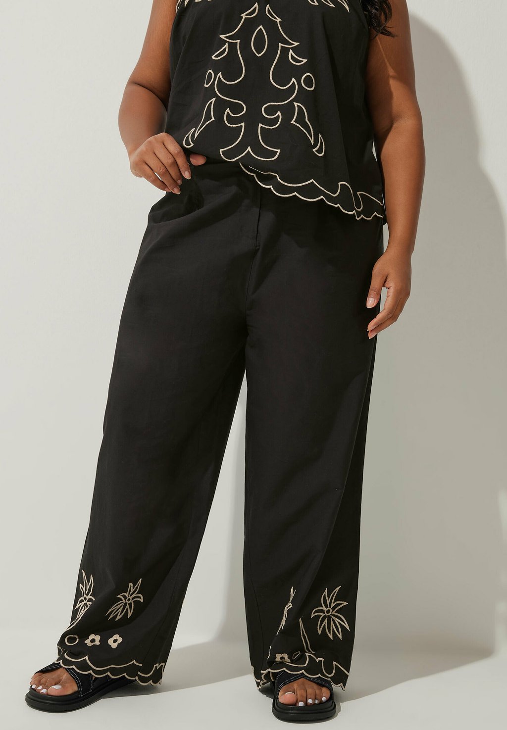 

Брюки Yours Clothing, черный