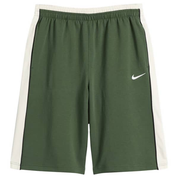 

Спортивные шорты Nike, мультиколор