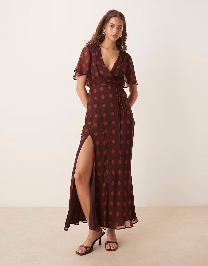 

Платье миди ASOS DESIGN с рукавами-ангелочками, запахом спереди, декоративными швами и принтом в виде вишневых горошин