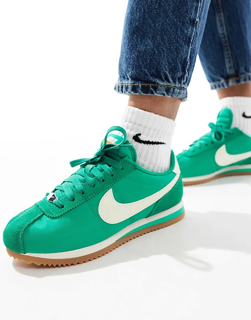 Кроссовки Cortez TXT зеленого и белого цвета Nike