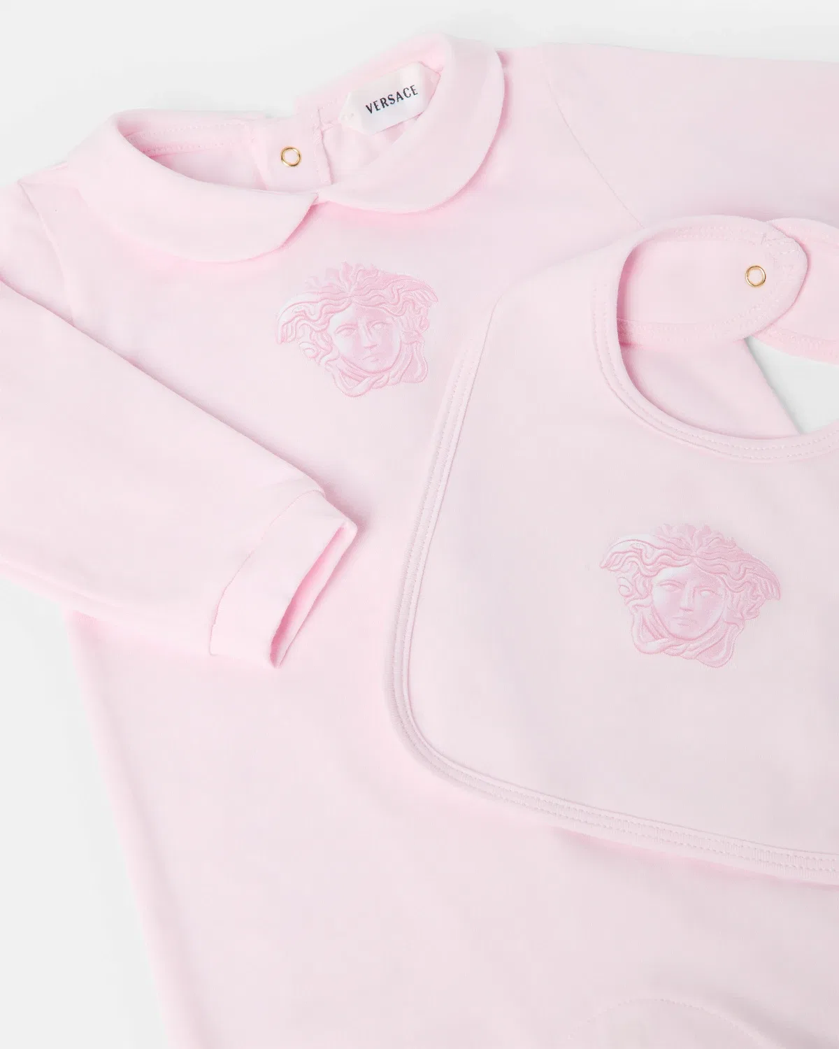 Детский комплект пижамный из эластичного хлопкового трикотажа с принтом Versace, розовый — фото 3