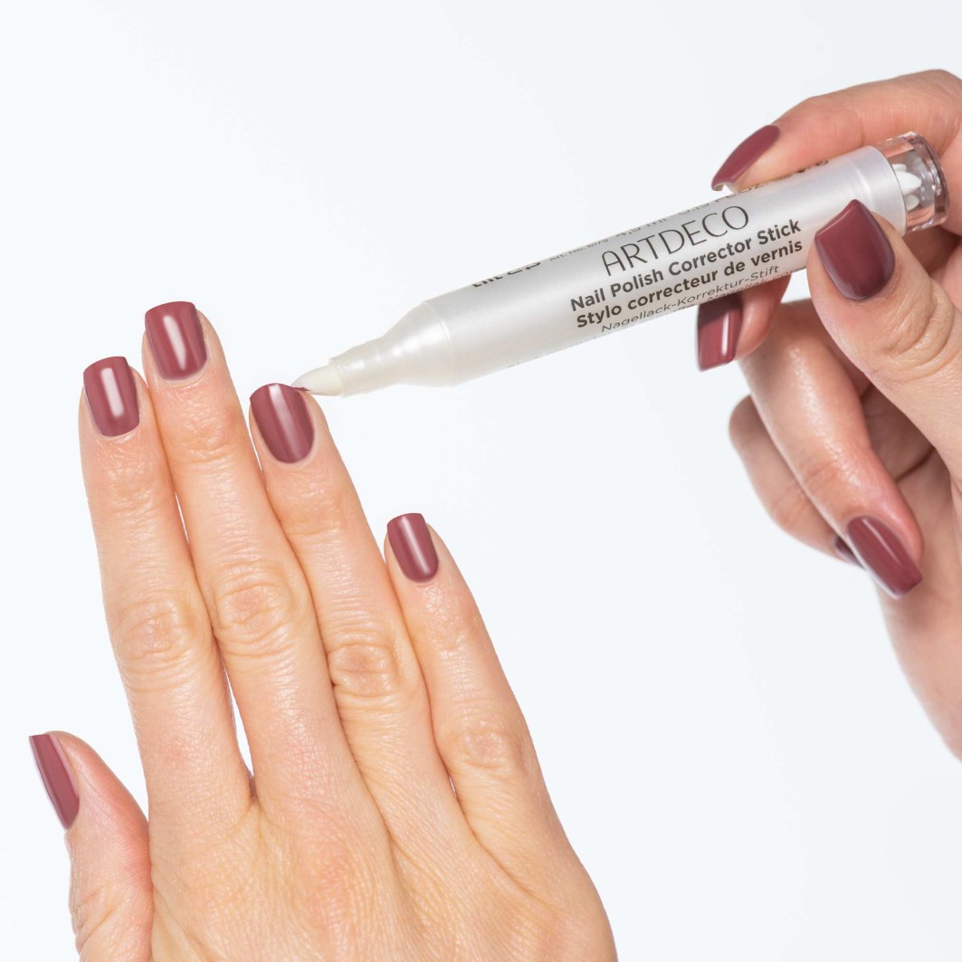 Жидкость для снятия лака nail polish corrector stick Artdeco, объем 4.5 мл — фото 3