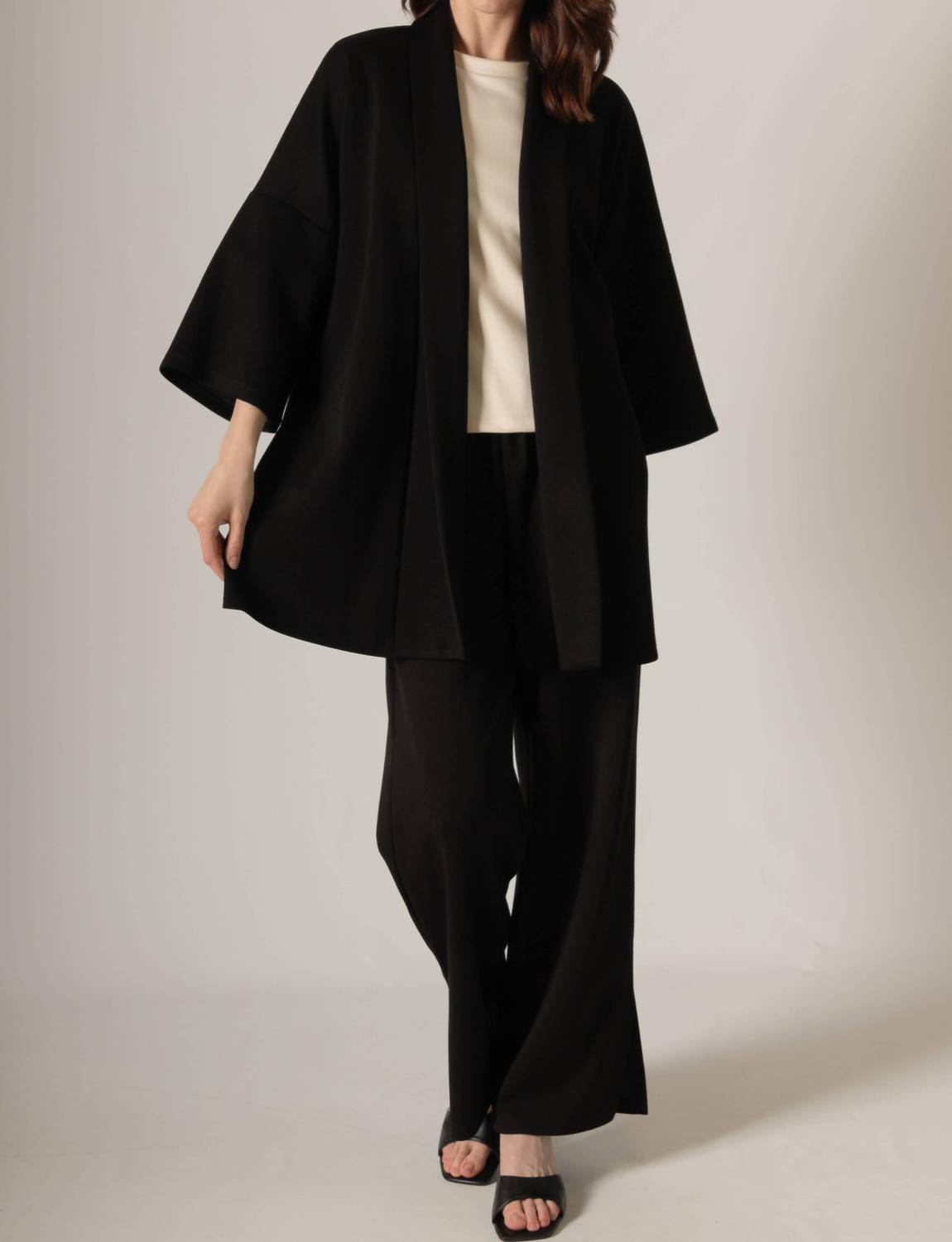 

Черный оверсайз кардиган из масляного модала Before You