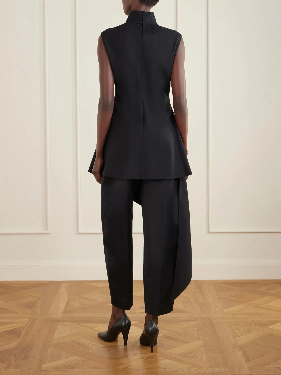 Мини-платье из габардина со смесью шерсти Alaïa, черный — фото 4