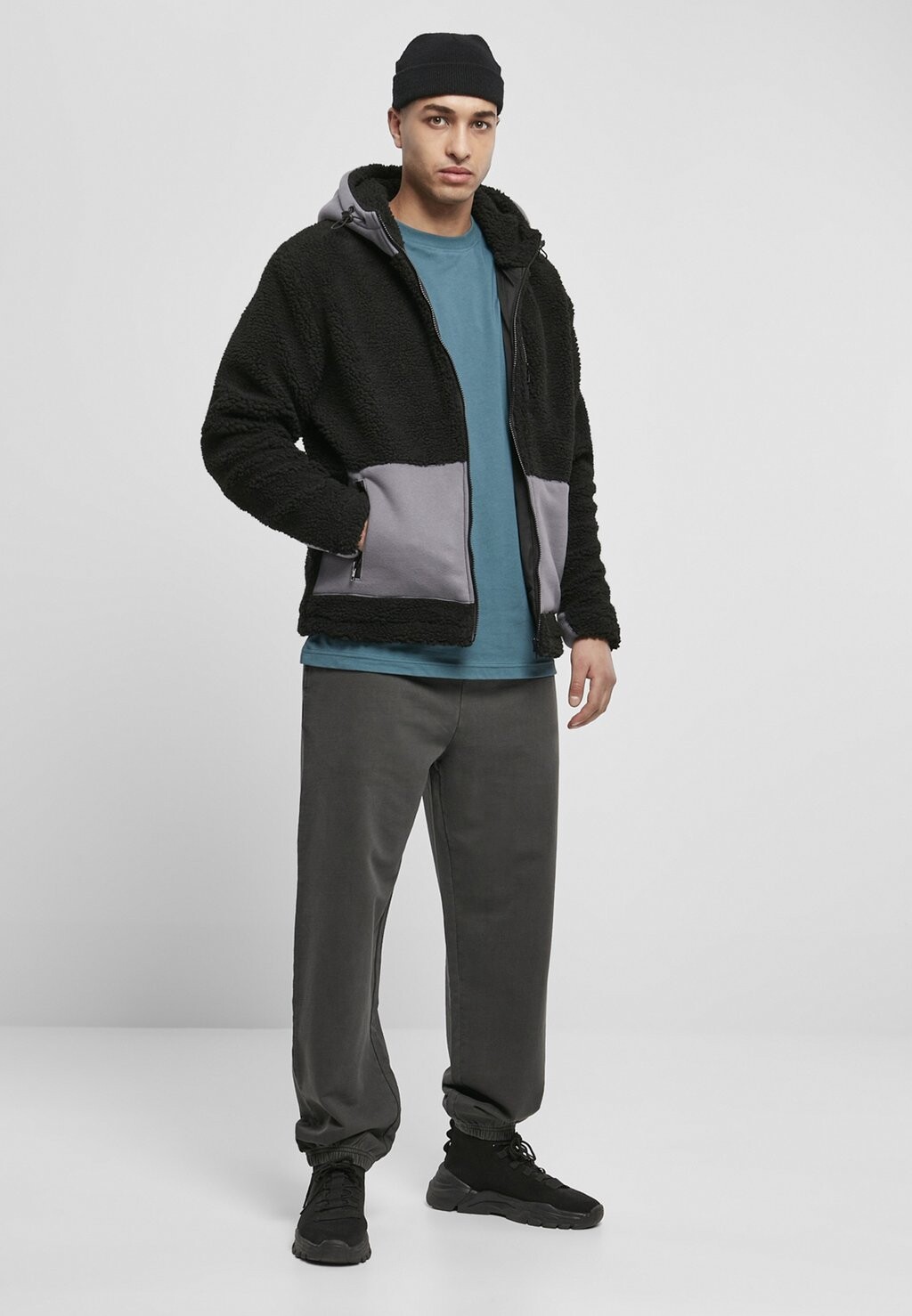 

Флисовая куртка HERREN HOODED SHERPA Urban Classics, черный