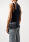 

Сумка через плечо CHARTER FLAP CROSSBODY 24 IN SIGNATURE Coach, темно-серый