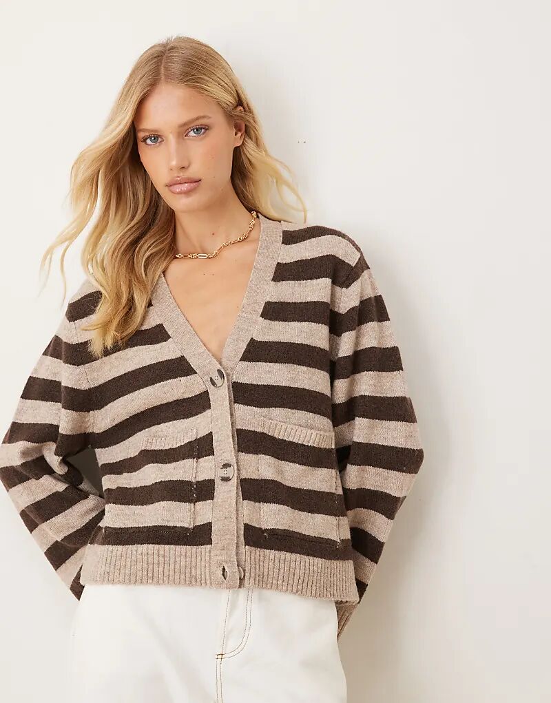 

Свободный вязаный кардиган Gina Tricot с карманами в бежево-коричневую полоску