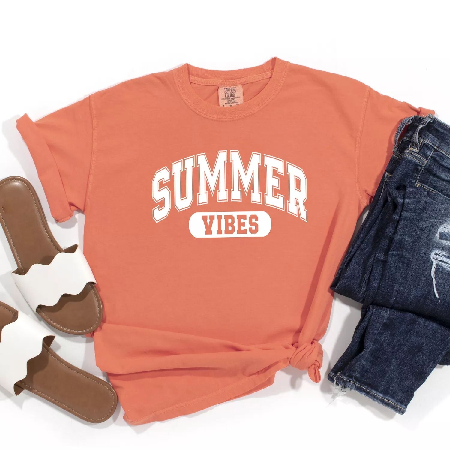

Футболки Varsity Summer Vibes, окрашенные в готовом виде Simply Sage Market