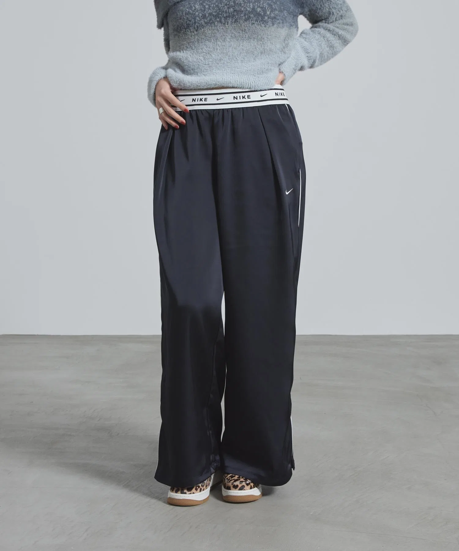 Женские атласные брюки Nike Sportswear Loose Mid-Rise