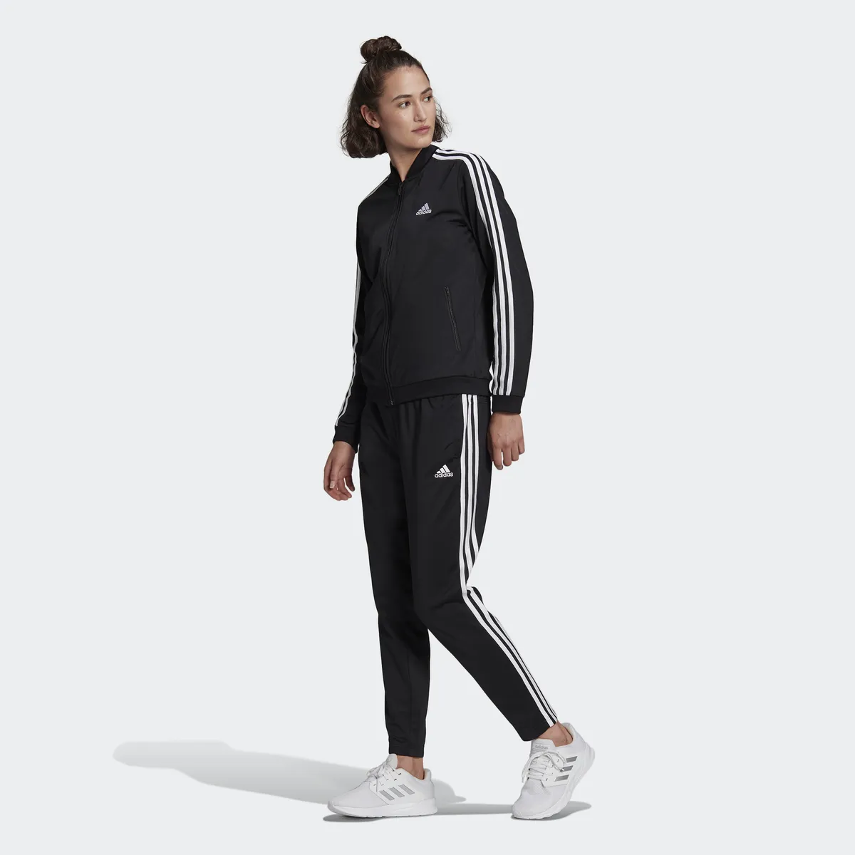 

Спортивный костюм Adidas Sportswear "ESSENTIALS 3-STRIPES" (2 шт.), белый