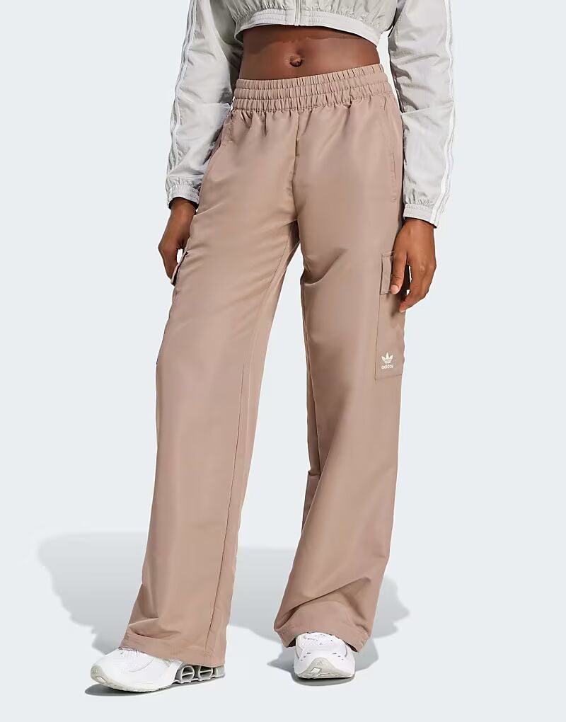 

Тканые брюки-карго Adidas Originals Essentials в коричневом цвете