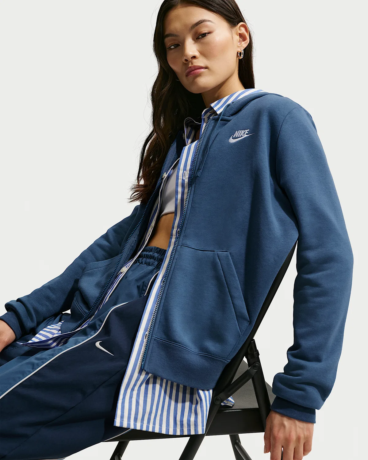 Женская флисовая худи Nike Sportswear Club Fleece на полной молнии, Mystic Navy/White — фото 3