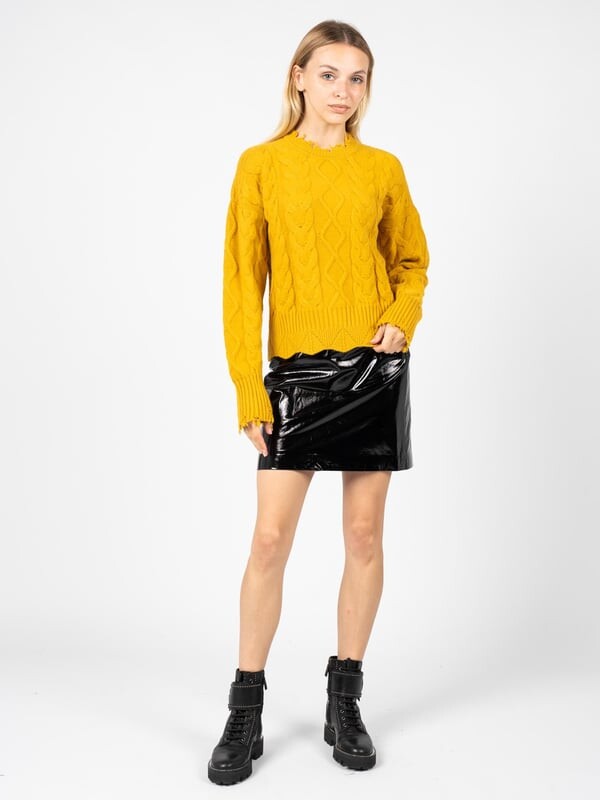 

Рок-Женщина в торговом центре Pinko, черный