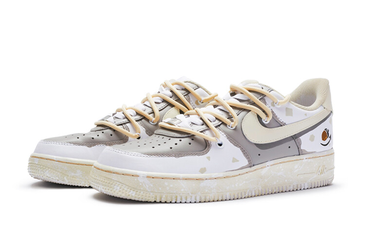 Кроссовки для скейтбординга Air Force 1 женские с низким верхом белые/серые/метровые Nike — фото 4