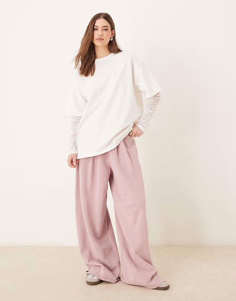 

Футболка ASOS DESIGN прямого кроя с кружевными рукавами цвета слоновой кости
