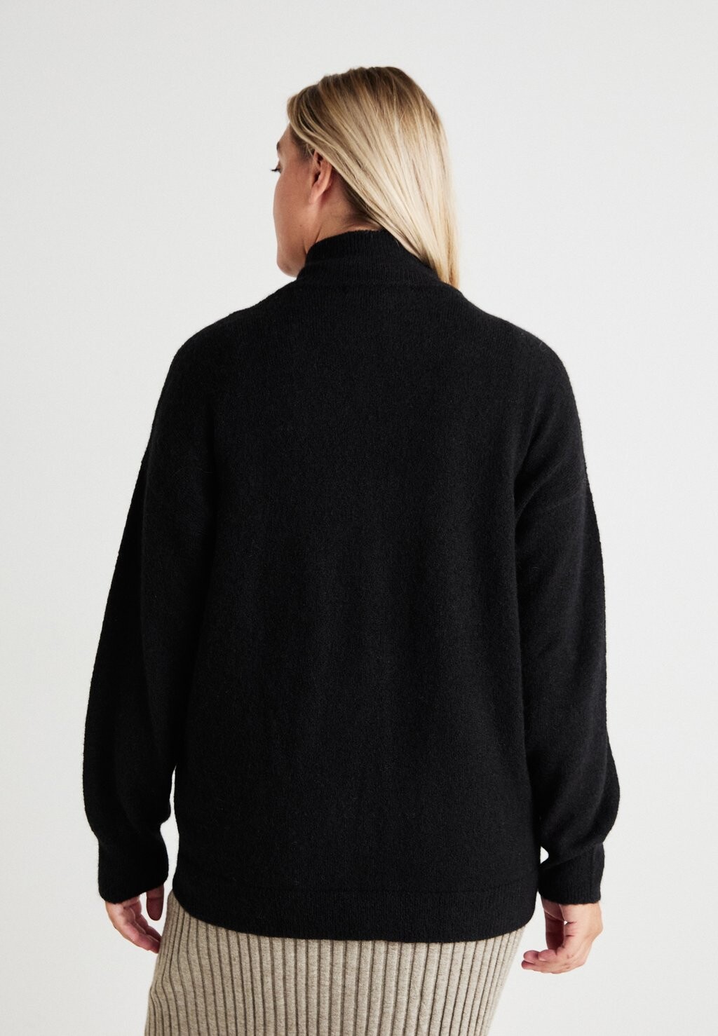 

Кардиган VMCPALMA HIGHNECK ZIP CARDIGAN Vero Moda Curve, черный