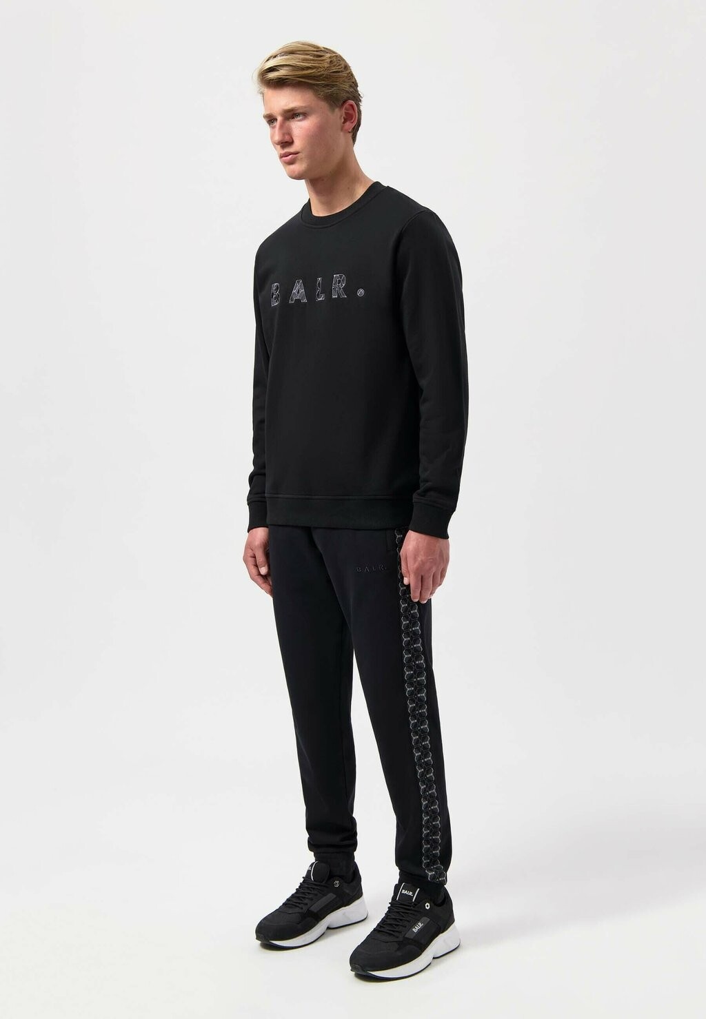 

Толстовка MONOGRAM EMBRO REGULAR FIT CREWNECK BALR., черный