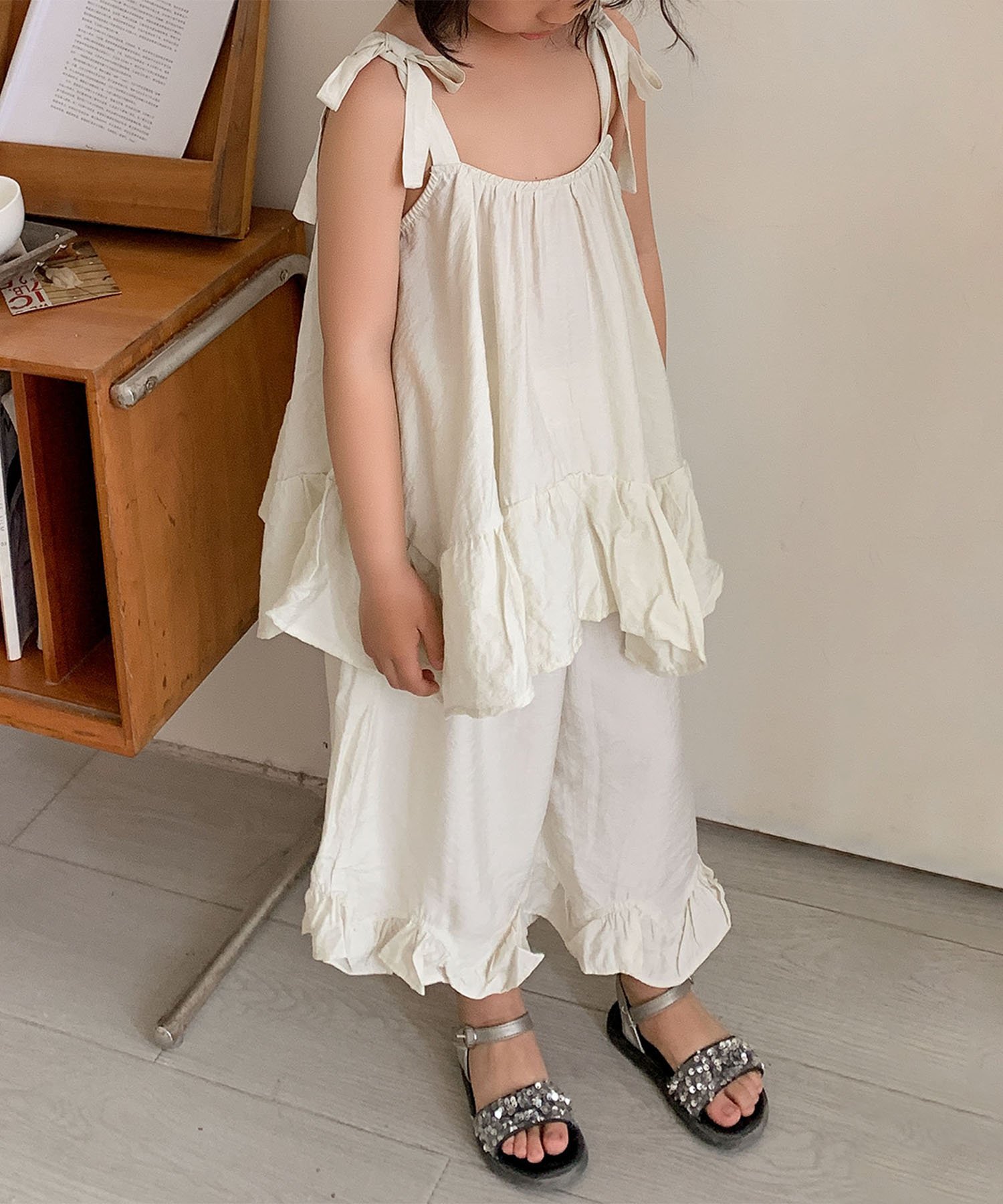 Комплект из топа и брюк с оборками по низу Aimoha Kids, Light beige
