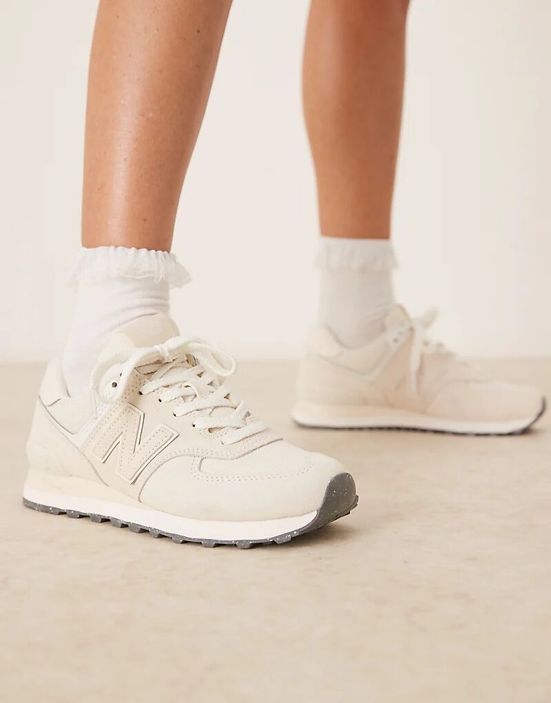 Кроссовки New Balance 574 бежевого цвета