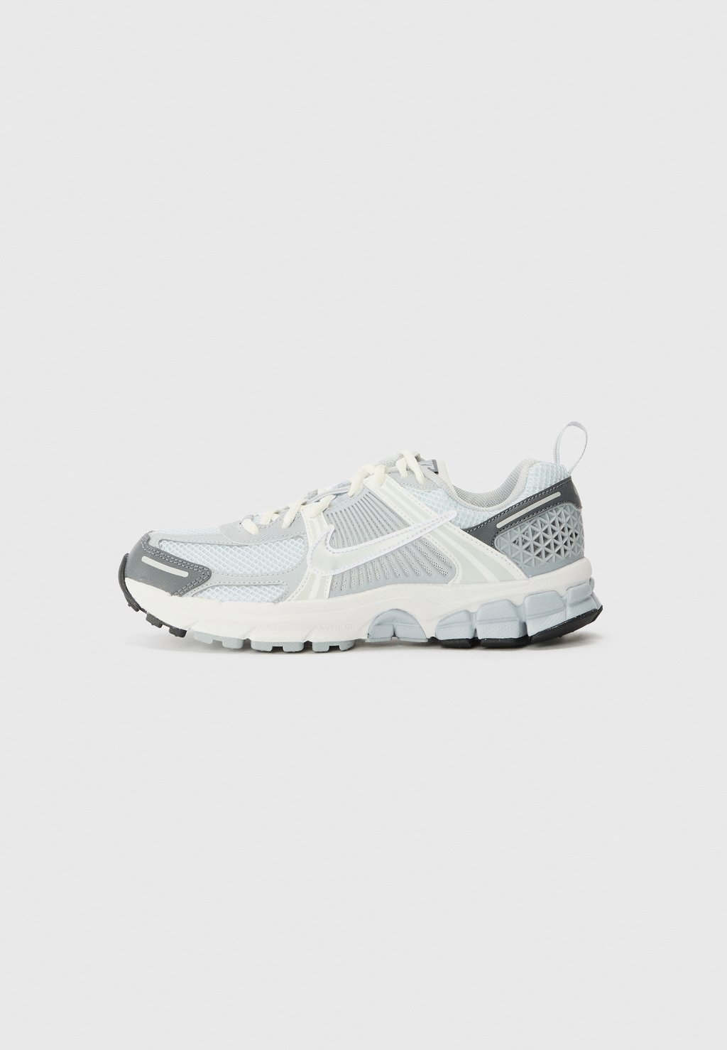 

Кроссовки VOMERO 5 UNISEX Nike Sportswear, серый