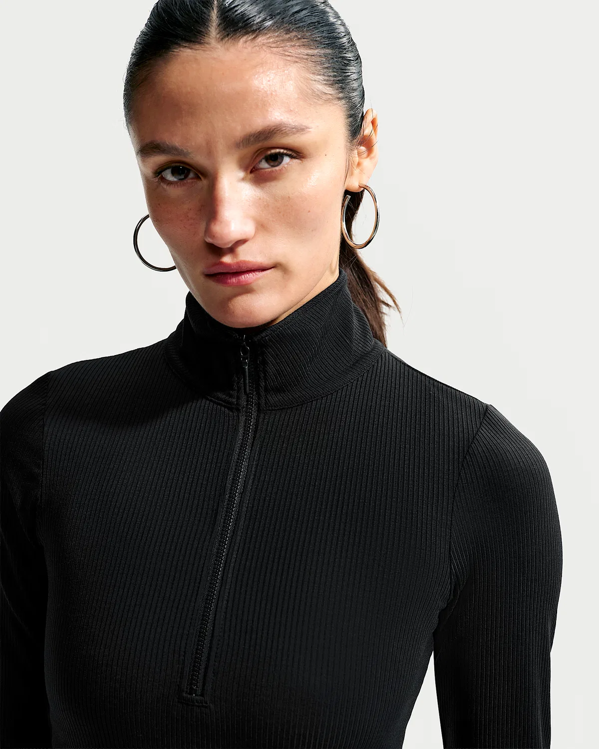 Женская облегающая водолазка с длинным рукавом Nike Sportswear Chill Knit, Black/Sail — фото 3