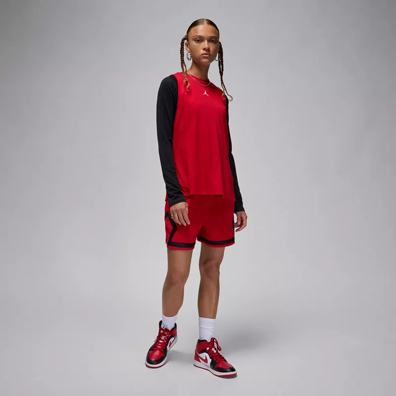 Женские спортивные шорты Jordan 4 дюйма с бриллиантами, цвет Gym Red — фото 2