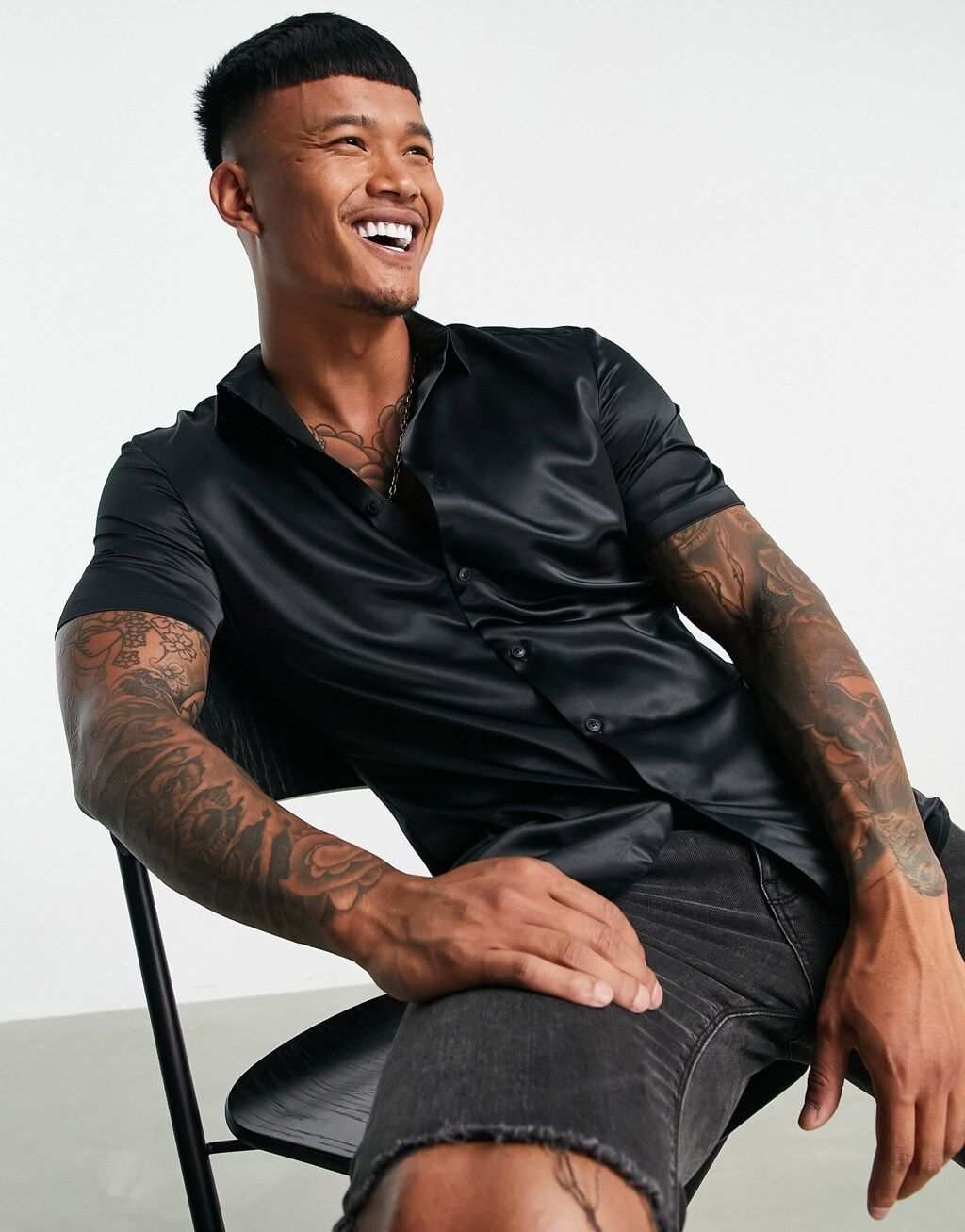 

Черная атласная рубашка скинни ASOS DESIGN