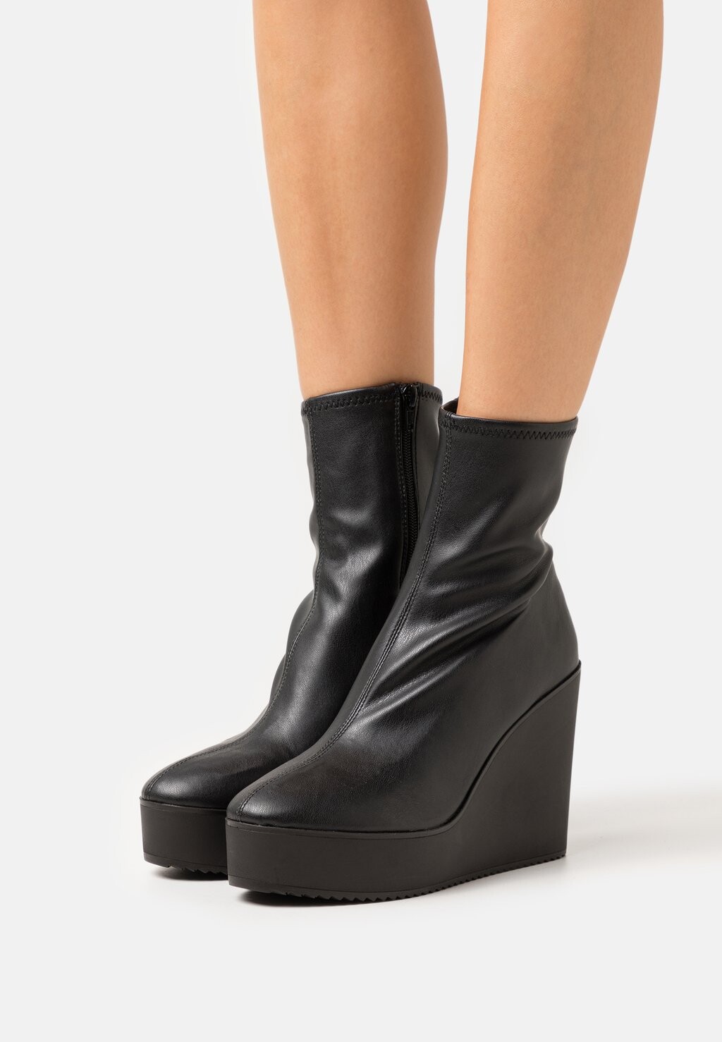 

Ботильоны на платформе Steve Madden, черный