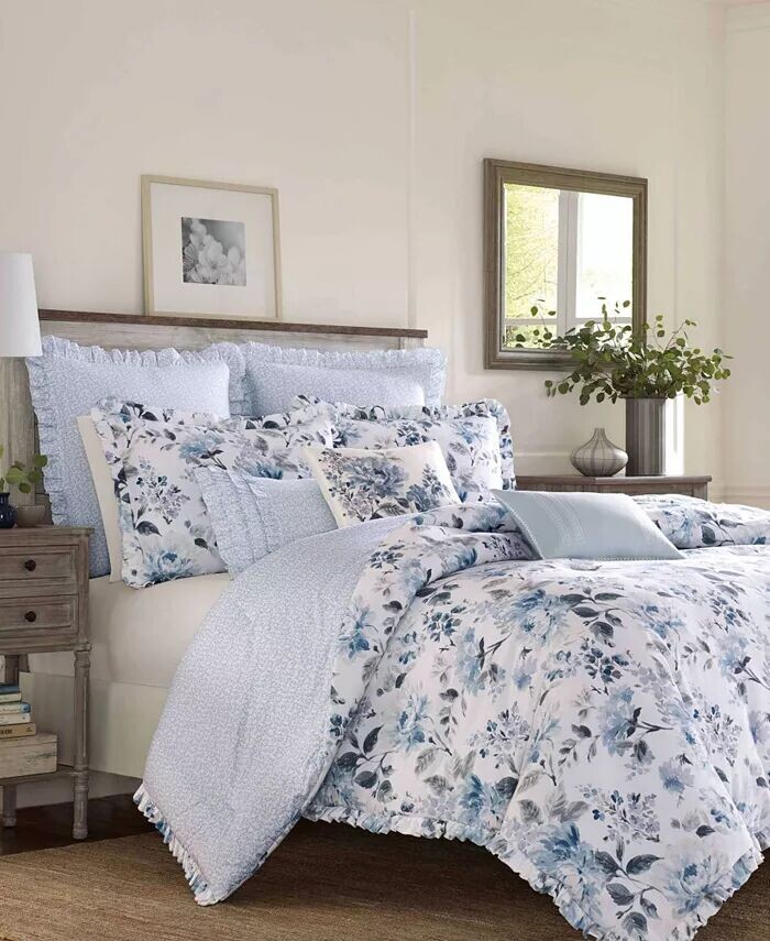 

Комплект одеял Chloe Cottage, полный размер/размер размера «queen-size» Laura Ashley, синий