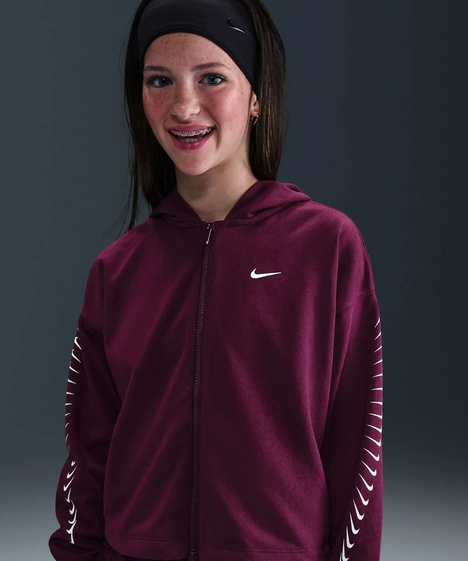 Детская флисовая толстовка Nike Sportswear Dri-FIT HV0734-610, цвет бордо.