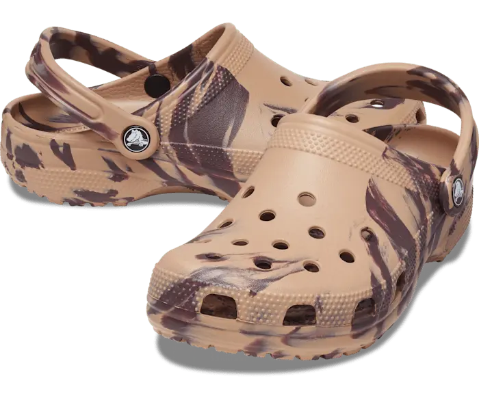 Классические мраморные сабо Crocs женские, цвет Cork / Multi — фото 2