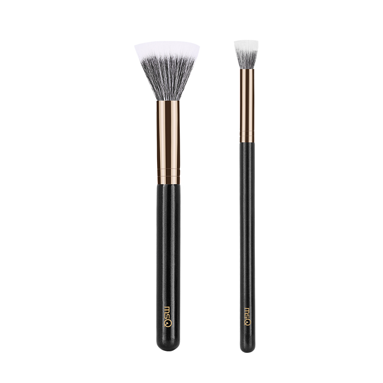 

Набор из 2 бесшовных кистей для тональной основы Gilded Full Collection с плоским носком, удобные для переноски MSQ