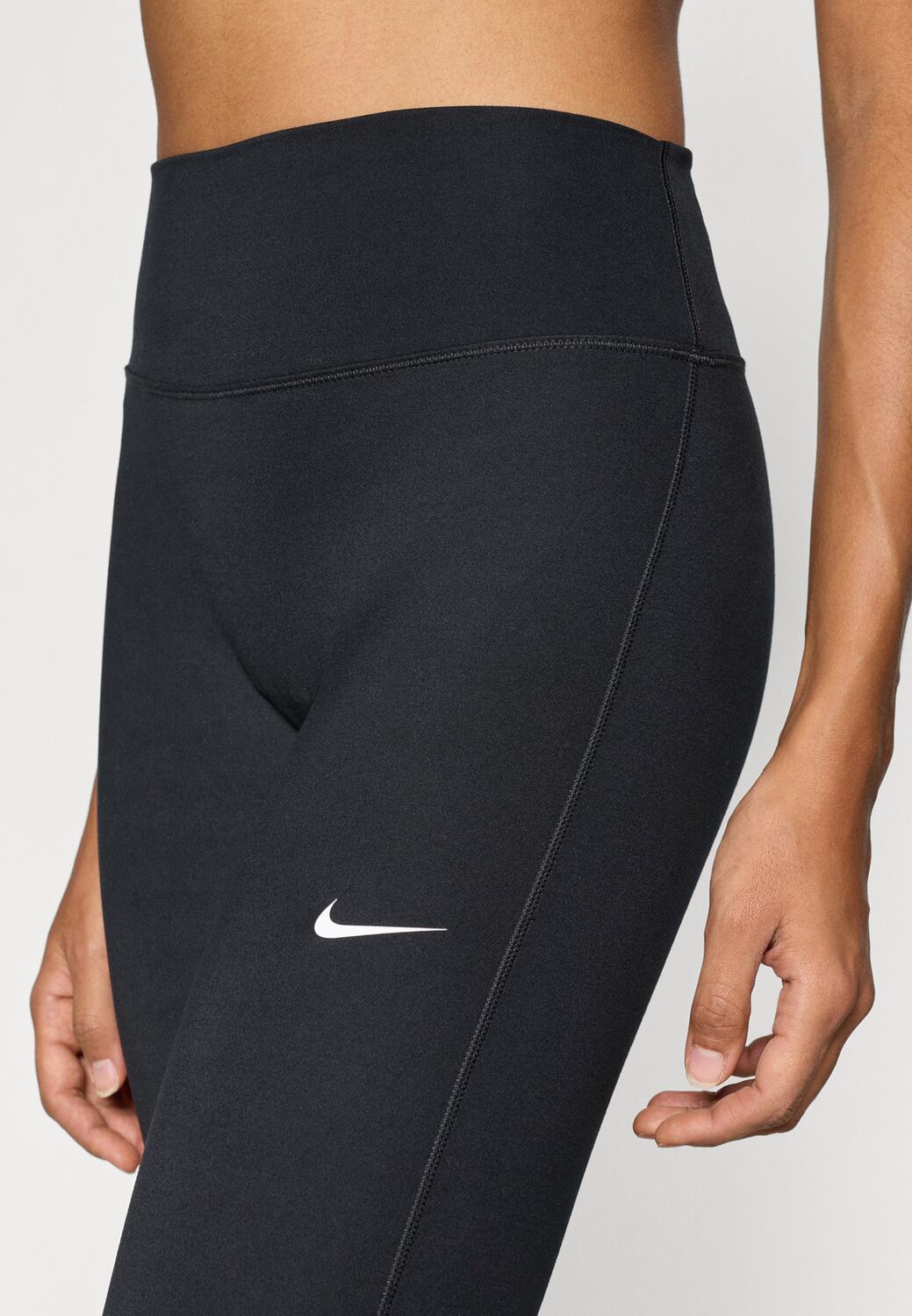 NIKE Узкие спортивные штаны 'ONE' в черном цвете — фото 2