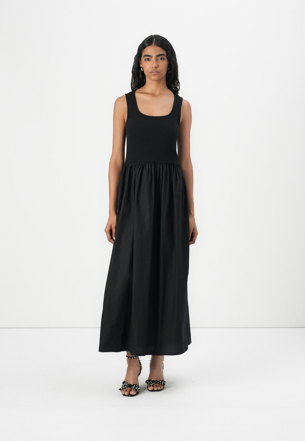 

Платье макси PCDULLA U NECK LONG DRESS Pieces, черный