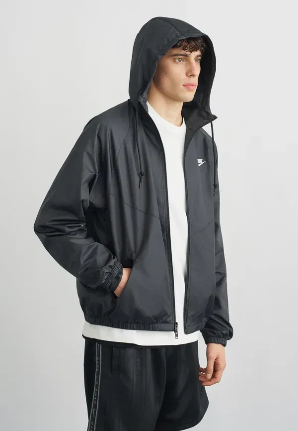 Куртка Nike Sportswear M nk wr lnd jkt 26 light jacket, черно-белый