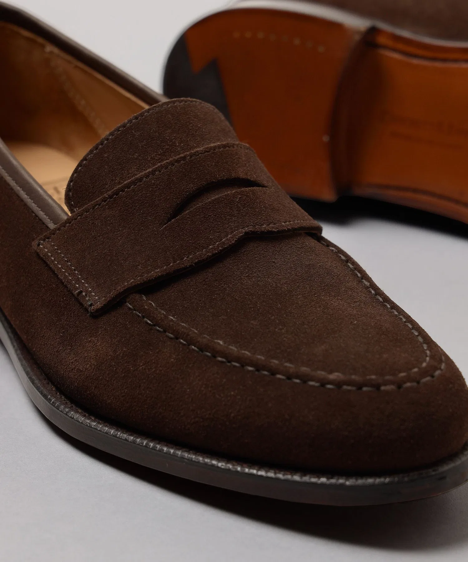 Мужские замшевые лоферы MAINE CROCKETT&JONES коричневые — фото 4