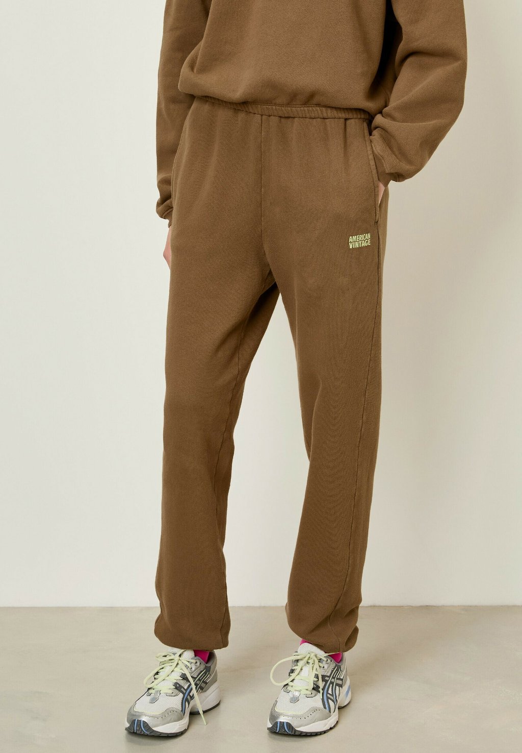 

Спортивные брюки JOGGING IZUBIRD American Vintage, коричневый