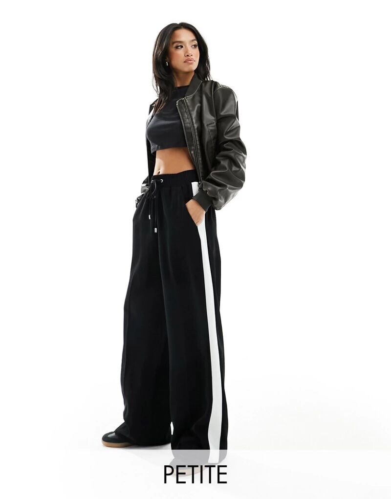 

Черные джоггеры с полосками по бокам River Island