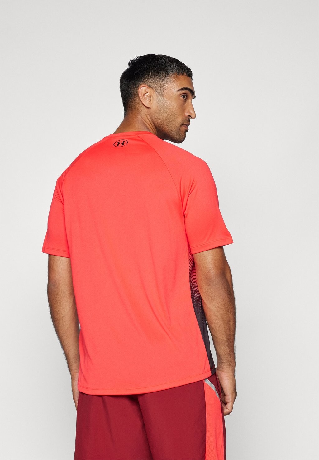 

Спортивная футболка TECH FADE Under Armour, красный